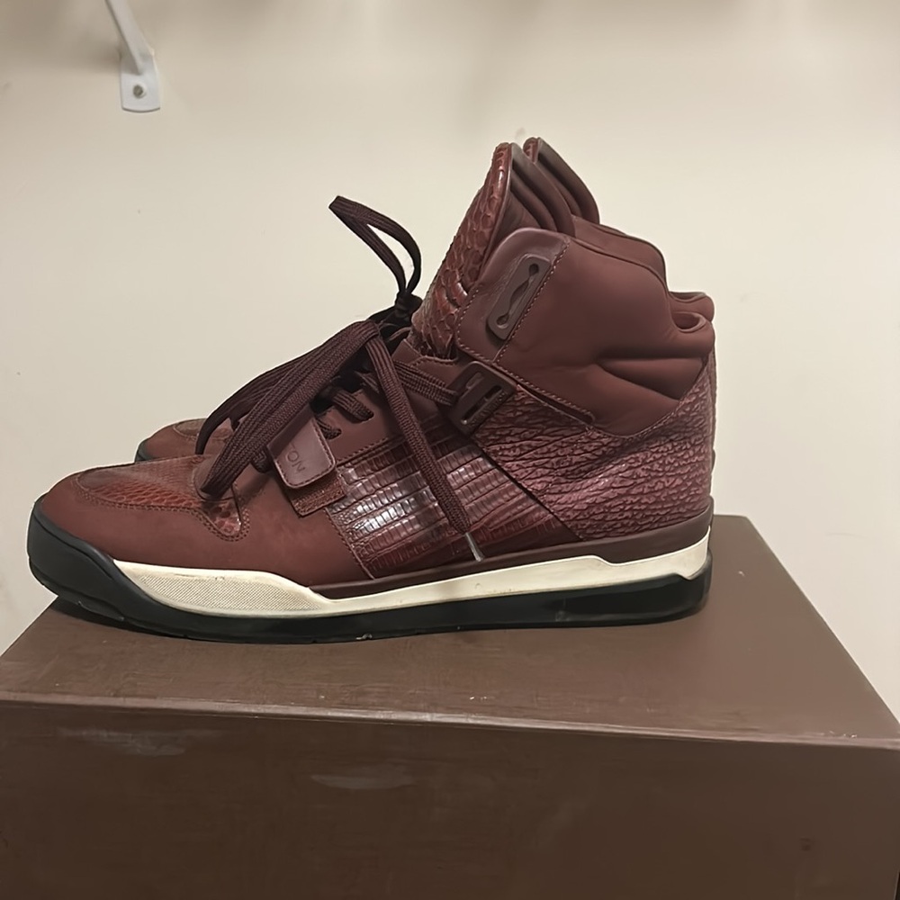 Size 11 fits like a U.S. 12 sneaker boot trailblazer - Picture 3 of 3